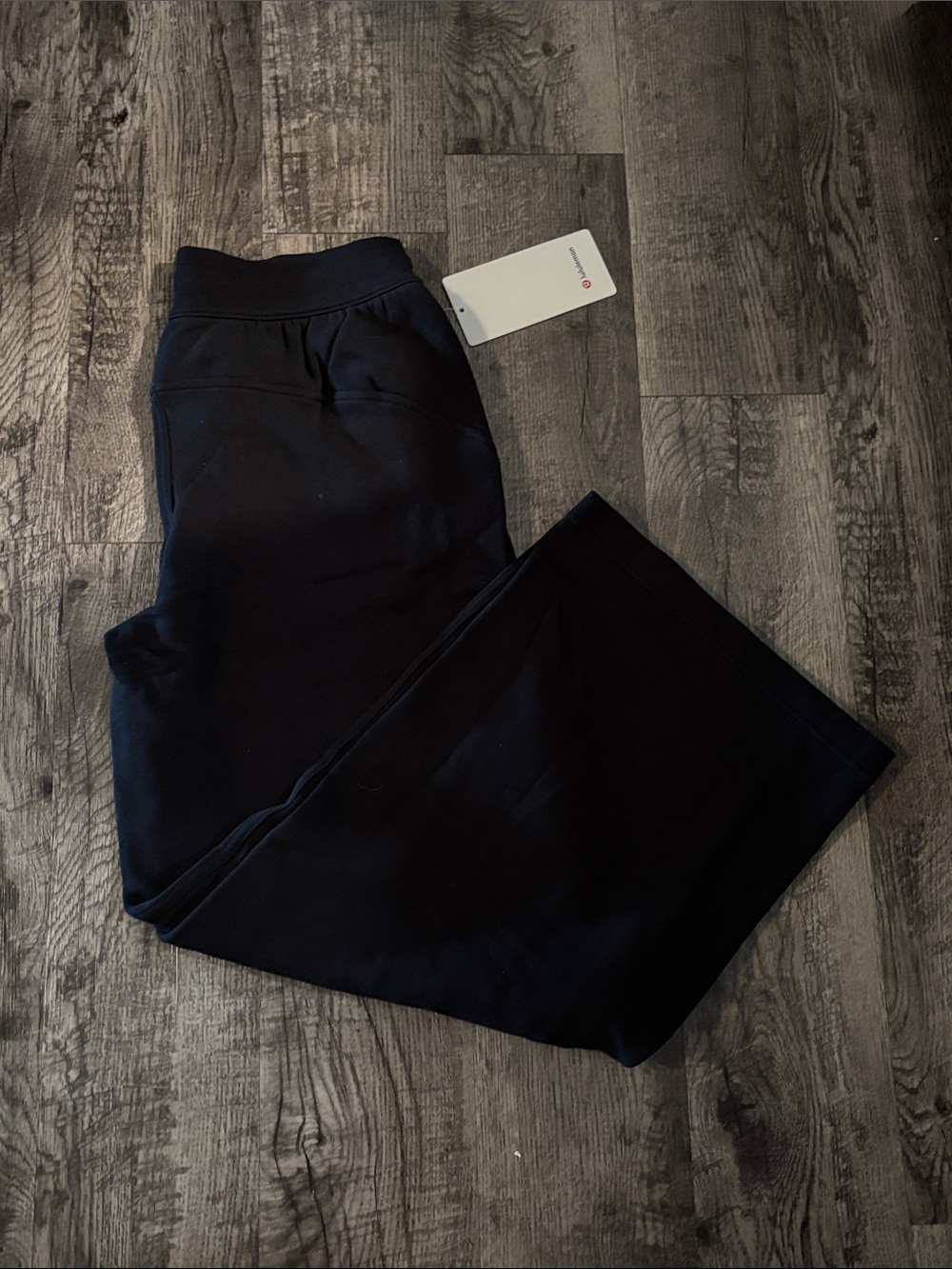 Lululemon Scuba Wide-Leg Sweatpants - Short Length - Black - Size Medium